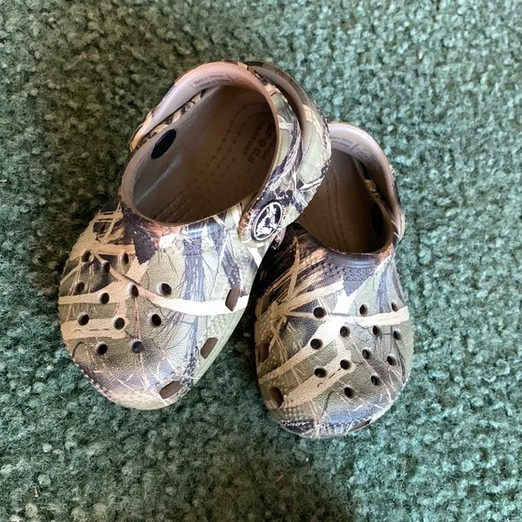 Camo shop infant crocs